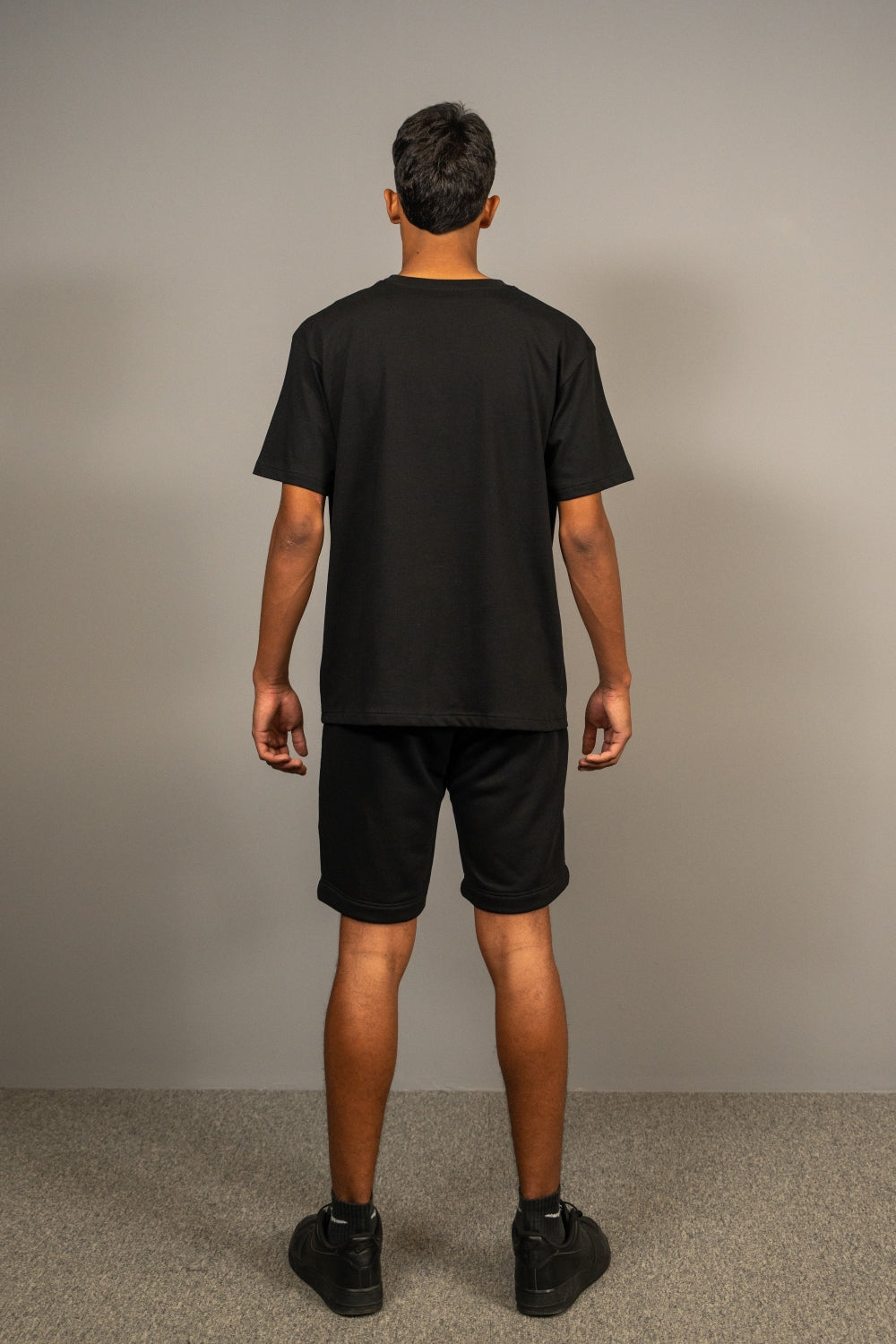 THE unisex oversizes black T-shirt - DO WE