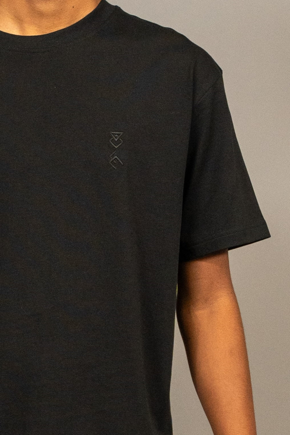 THE unisex oversizes black T-shirt - DO WE